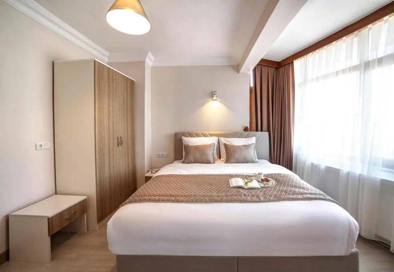 SEVEN ROSES APART HOTEL