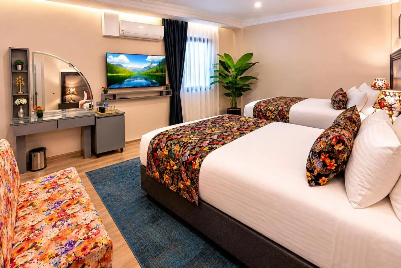 Bond Hotel