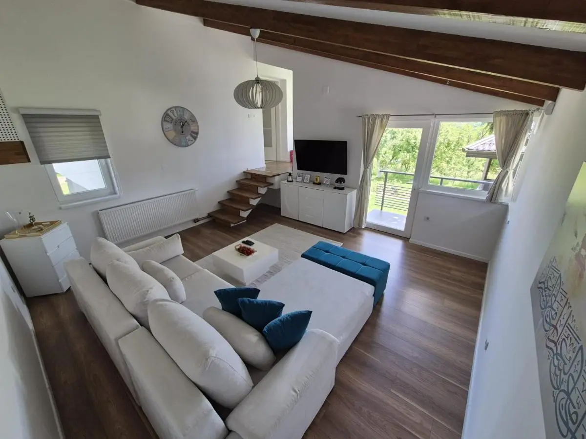 EmUm family cottage