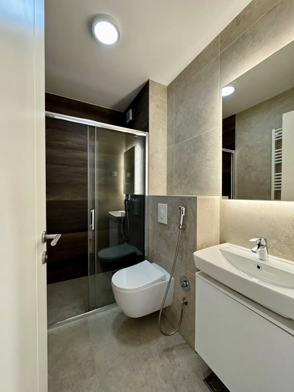 Lux Waves 2bdr apartment w/private parking