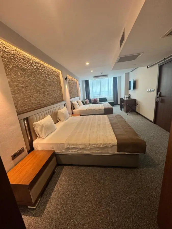 Ween Otel