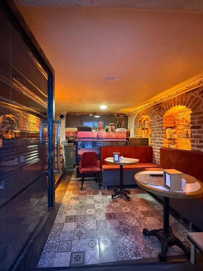 Golden Arrow Hotel