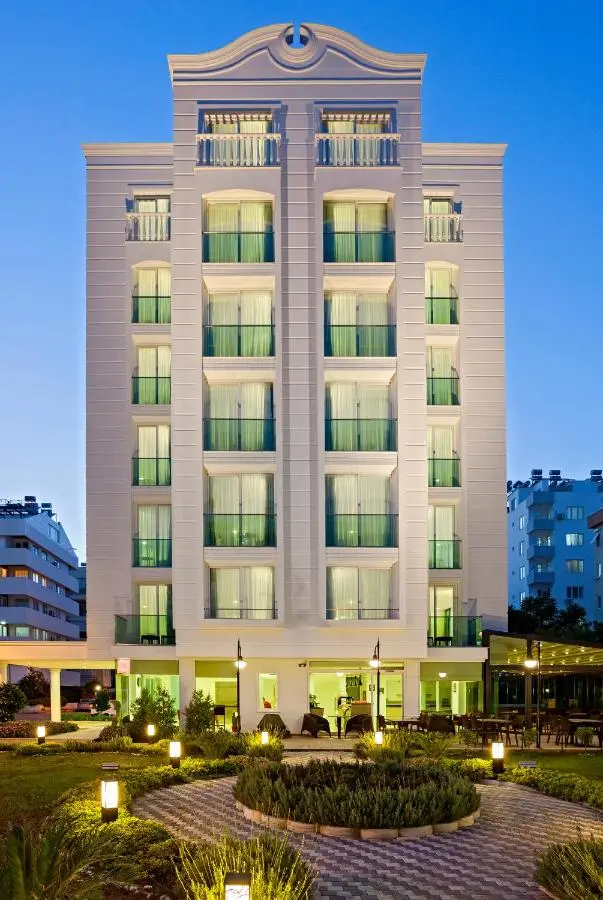 The Room Hotel & Apartments