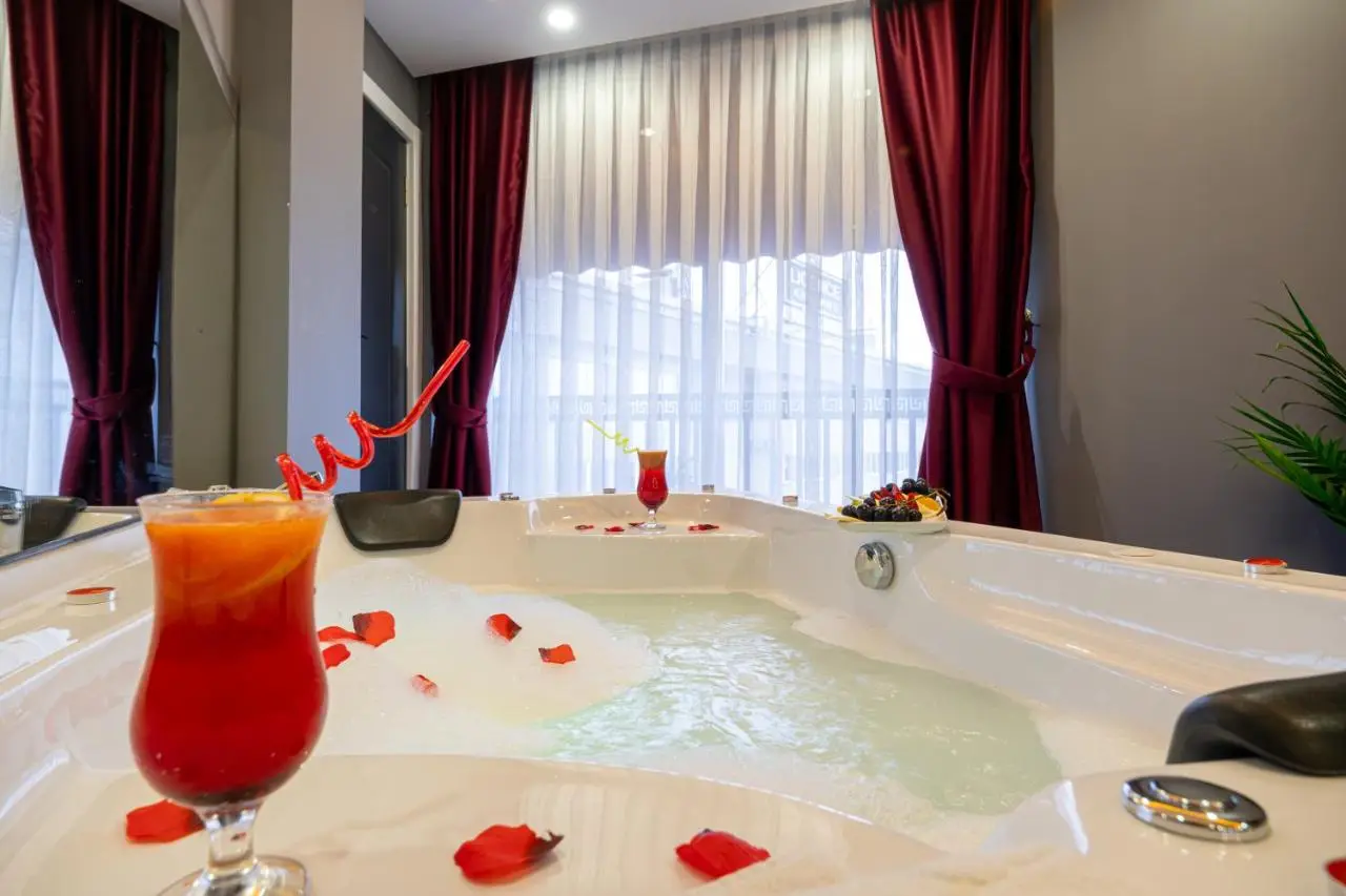 Viv City Hotel