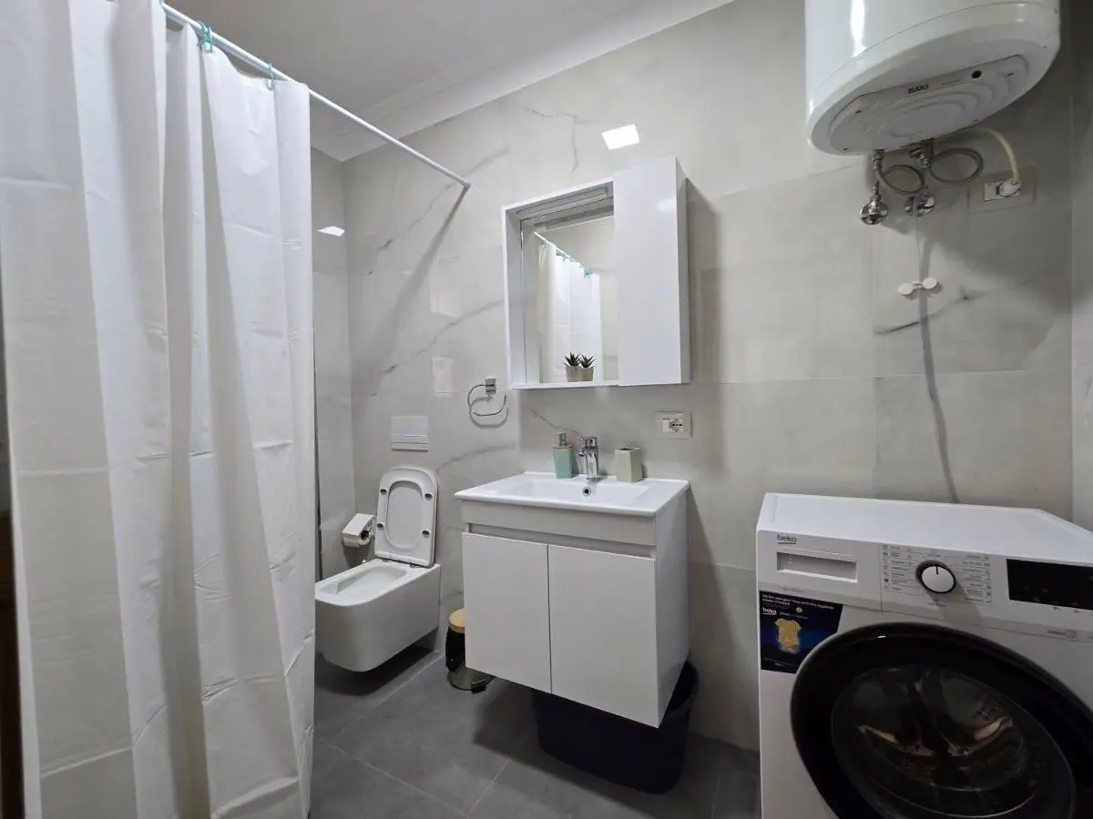 Old Soul, Modern Comfort Apartment