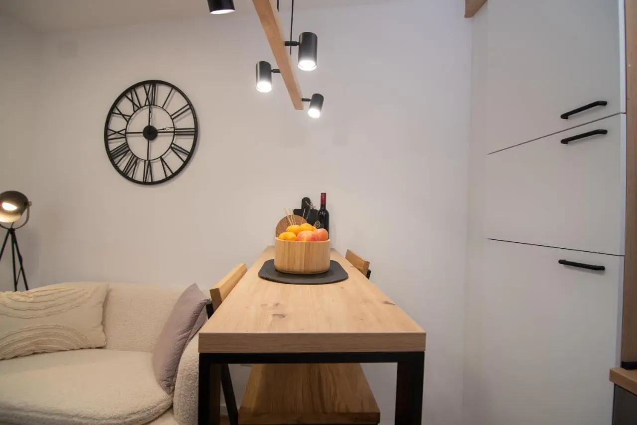 Cute 1BDR in City Center