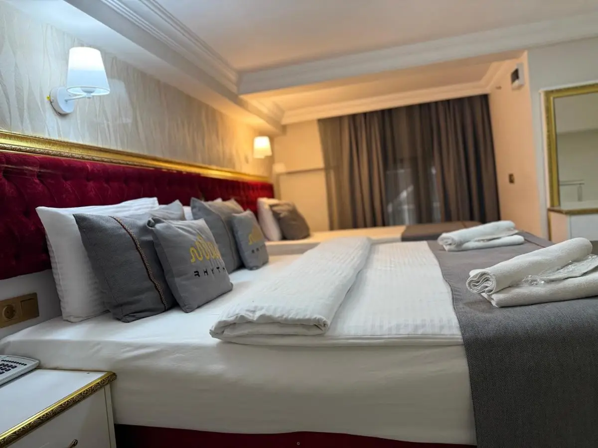 RHYTHM HOTEL