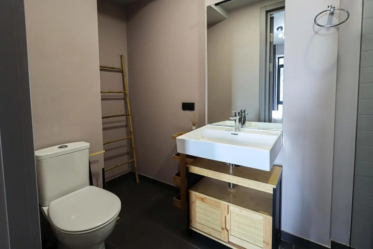 Wehost Apartment - On-site Pool & Gym - Not Included