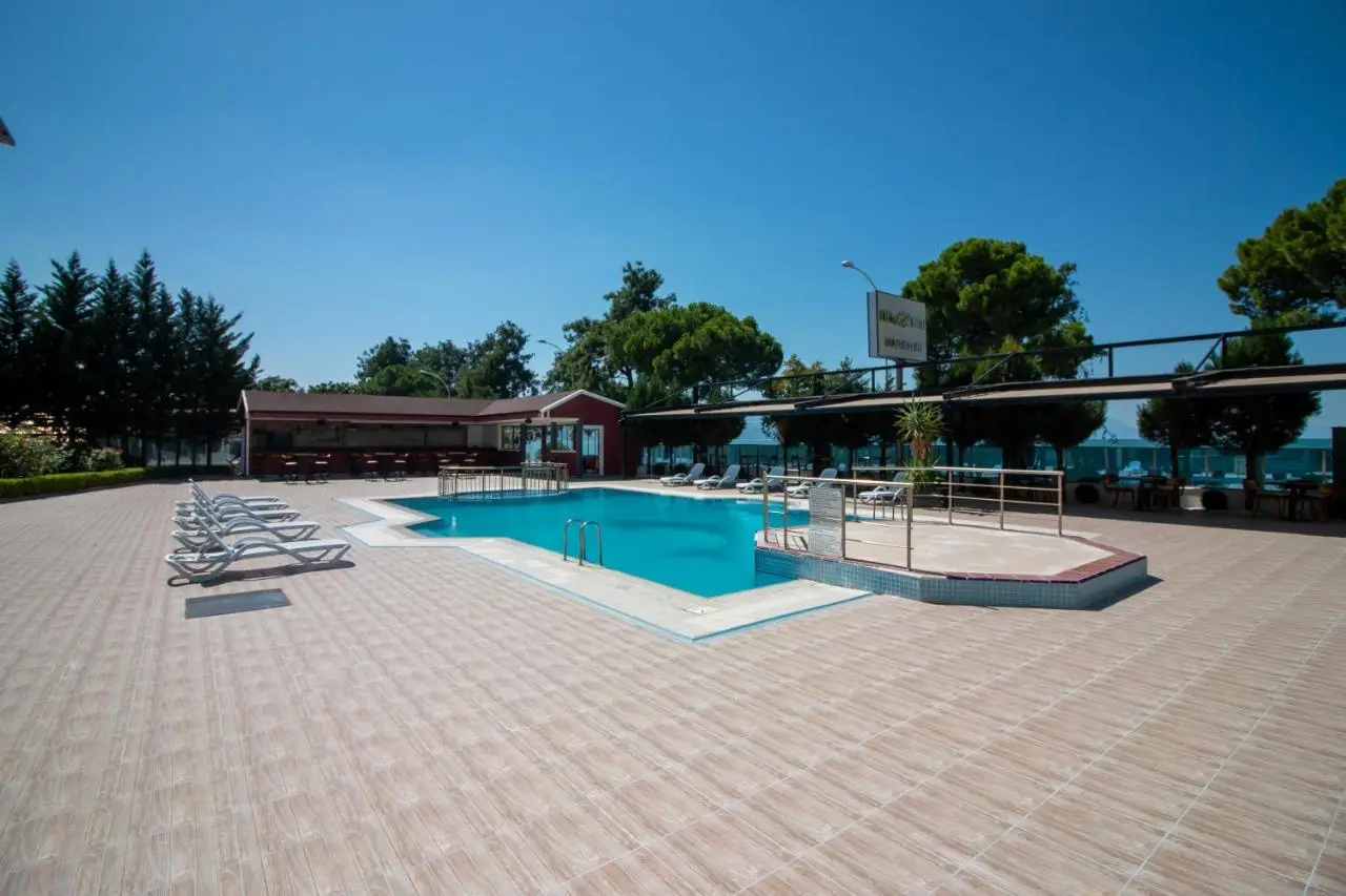 Lake Life Hotel