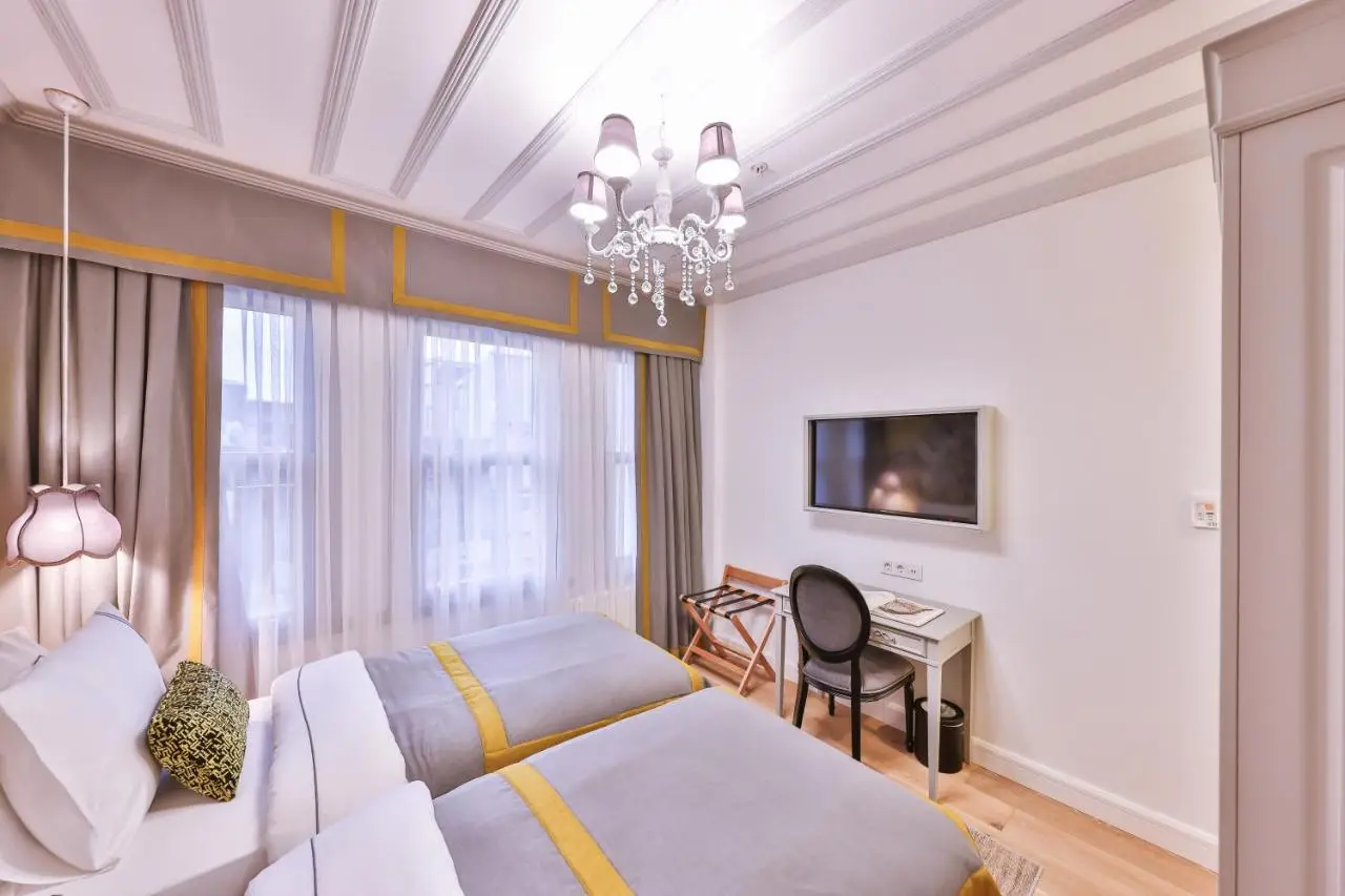9 Doors Hotel