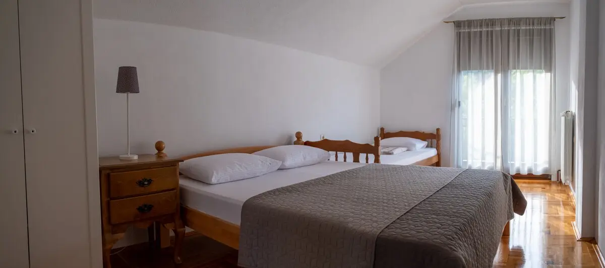 VILLA about min 3 persons - max 6 persons.