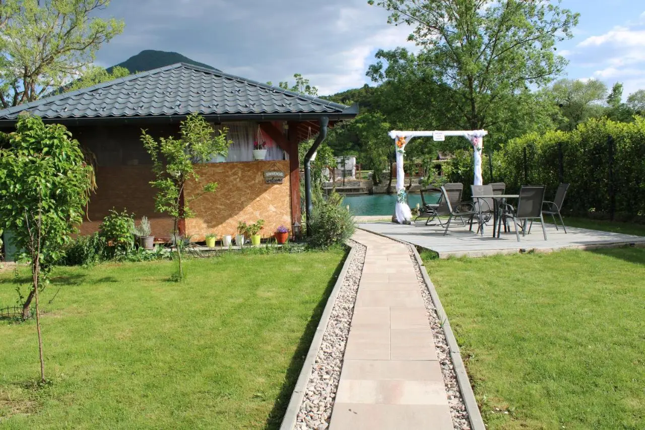 AM Una Lux House