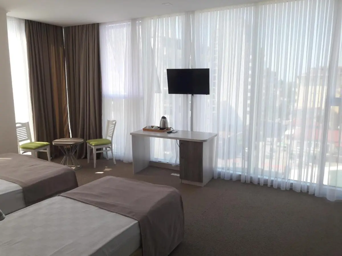 Hotel Green Glass