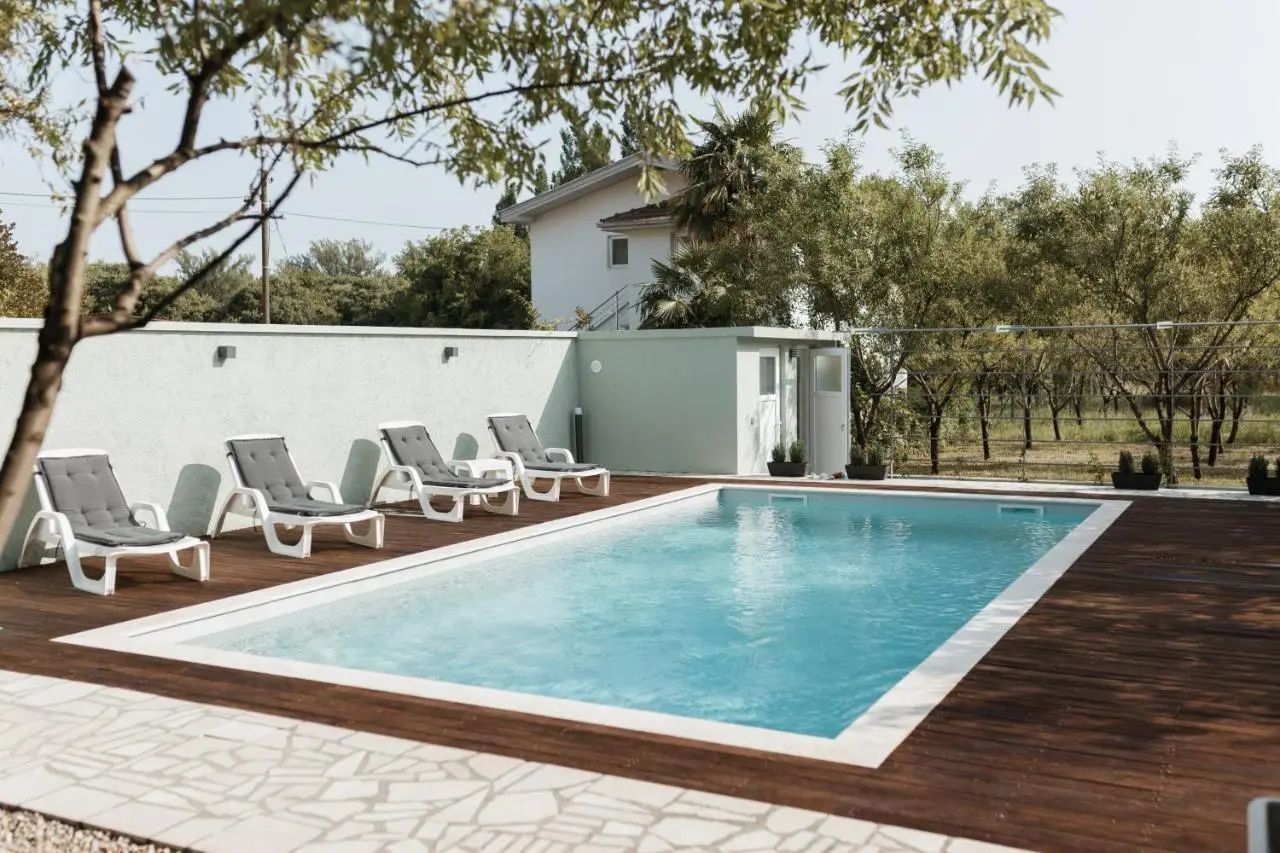 Almond Buna PoolHouse