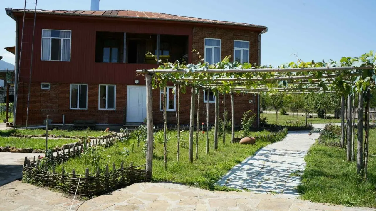 Villa Obcha - Whispering Vines Guesthouse