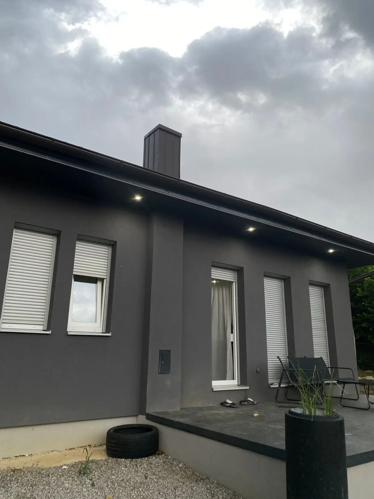 Villa La Familia, exclusive
