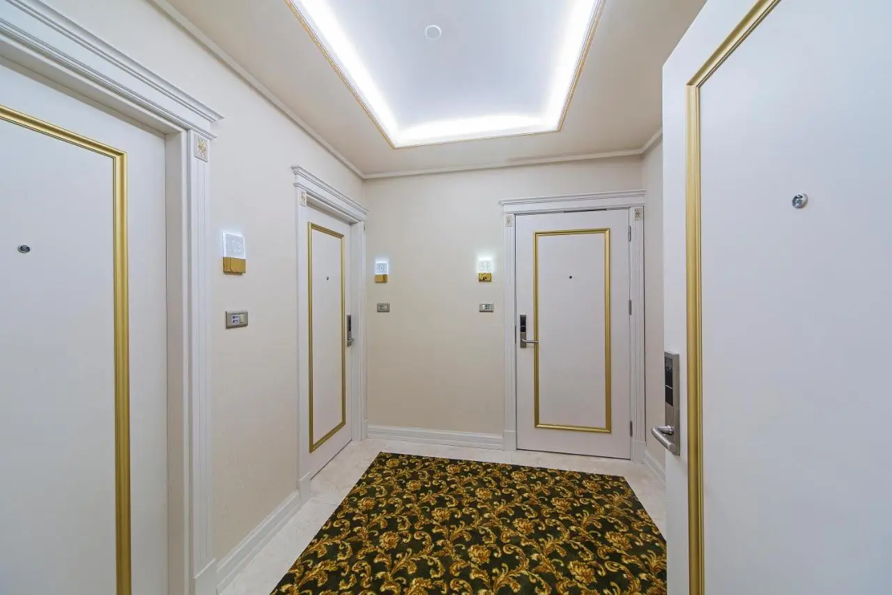 Grand Naki Hotel
