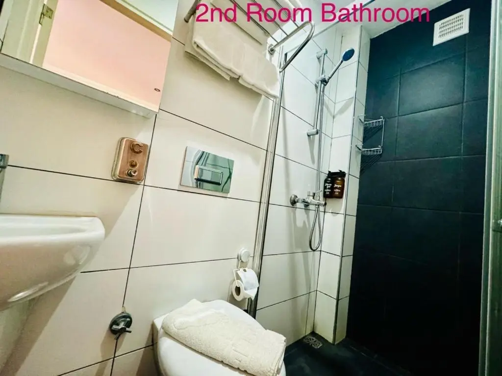 Aram Kerasi Rooms