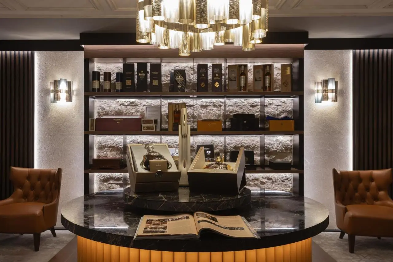 Apeiro City Avant-garde Hotel