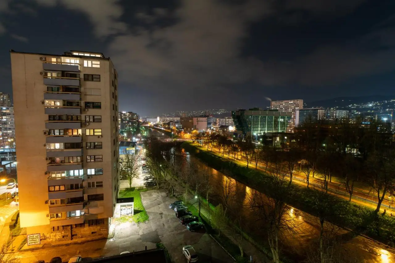 Green Riverside Apartment