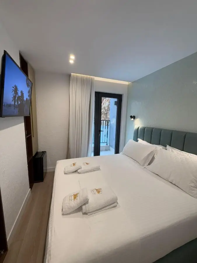 The Queen's Lion Premium HOTEL