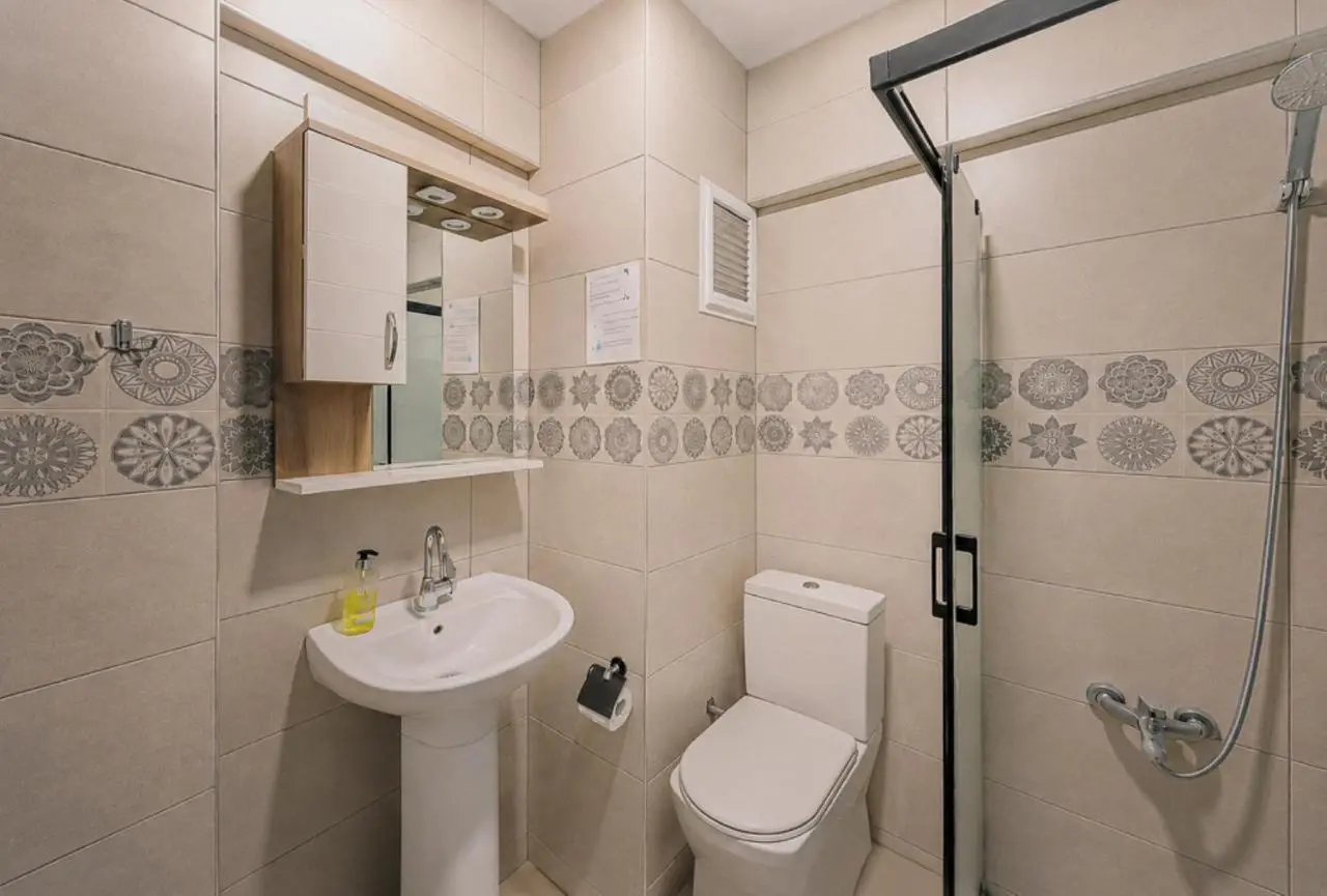 YOLO Hostel
