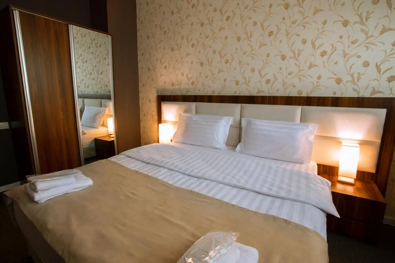 Apart Hotel West