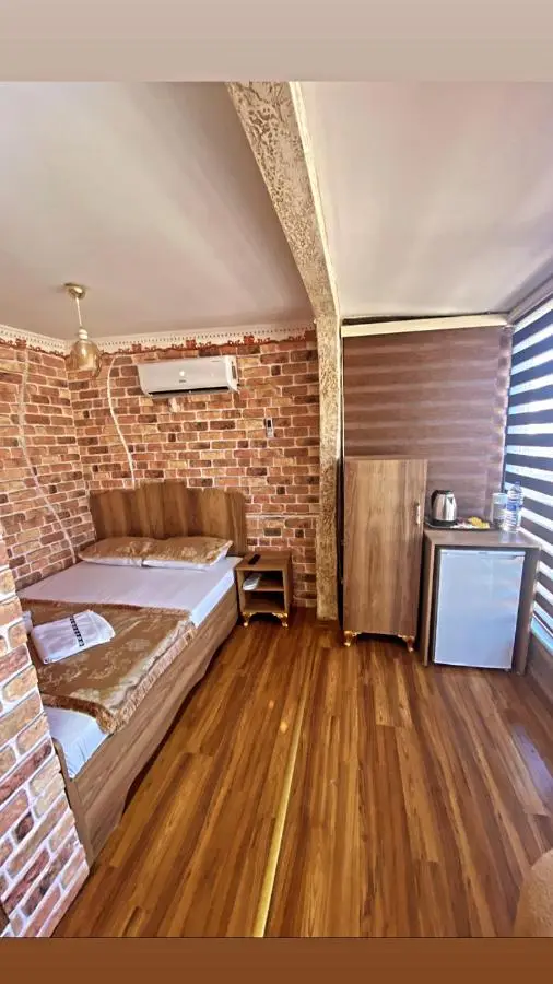 Golden Arrow Hotel