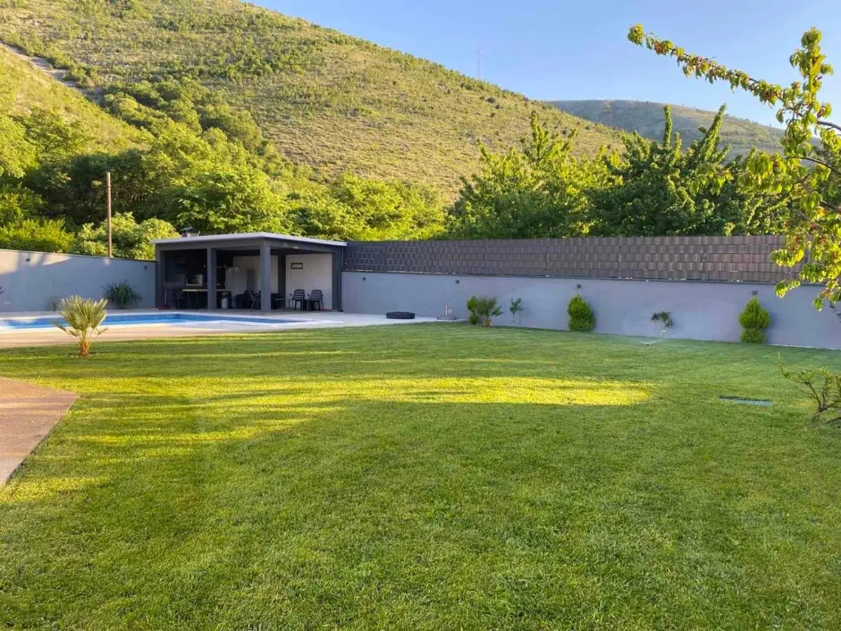 House and pool BajNa