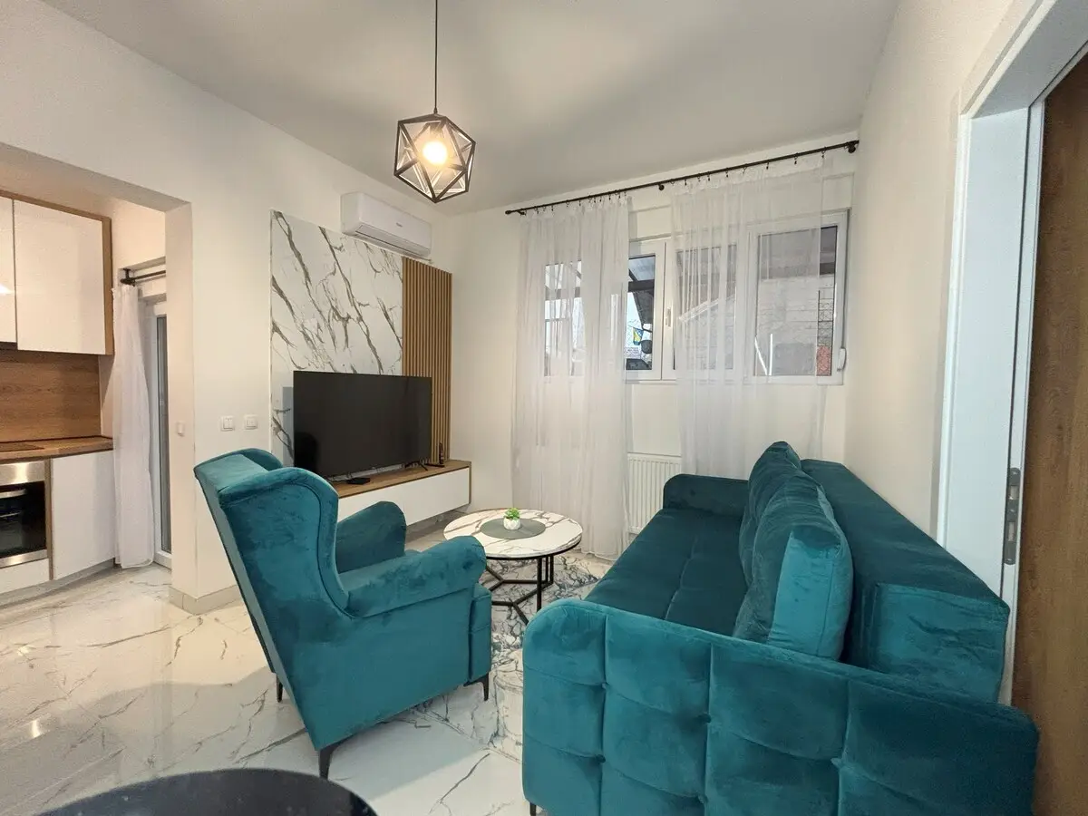 One-Bedroom Apartment with Terrace & Free Parking