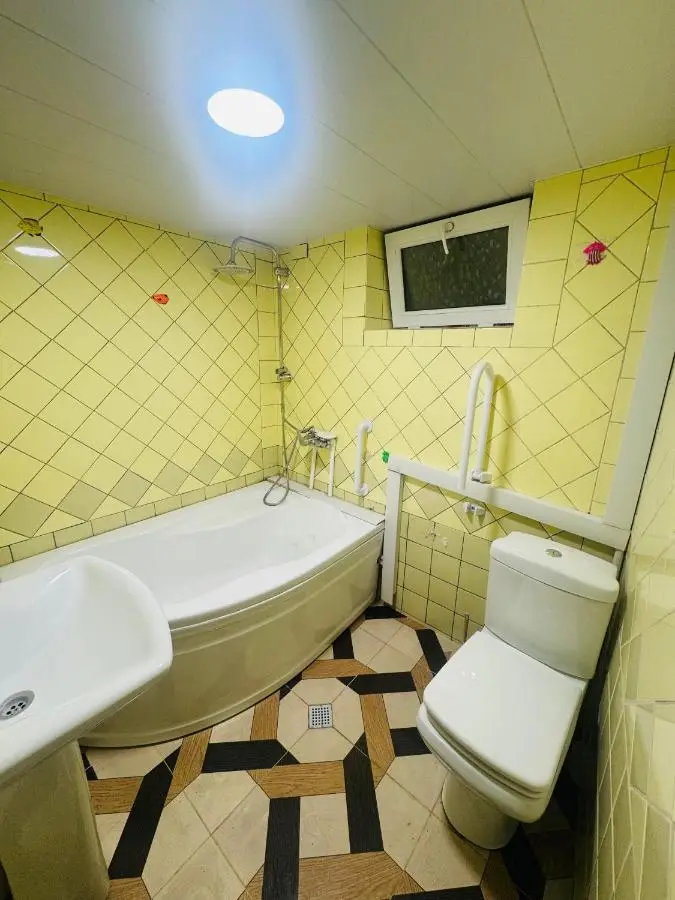 Surami Guest House Shorety