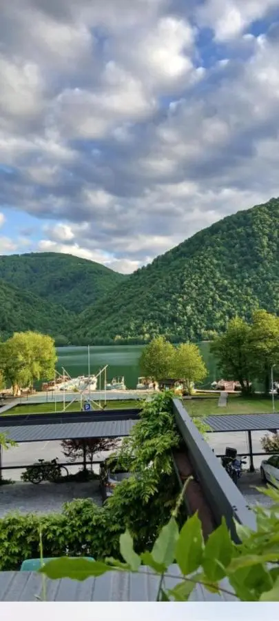 Brvnara Pliva 20m jezero rostilj Relax in Nature