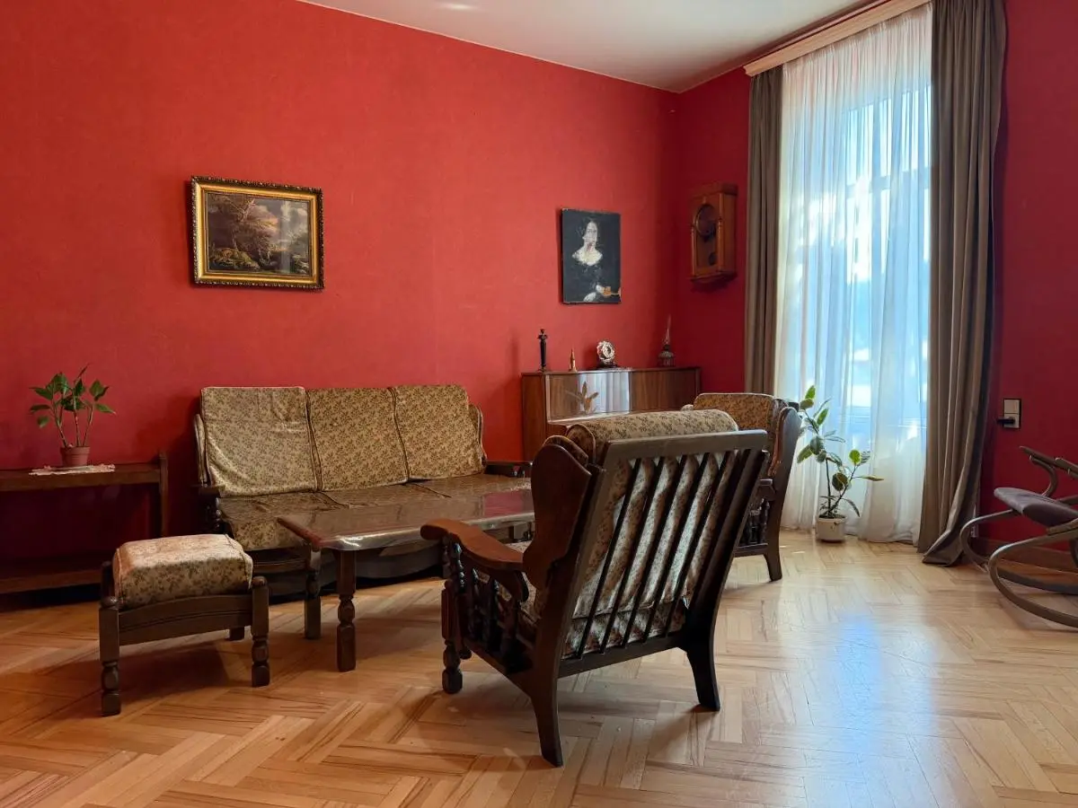 Lola Apartments TBS