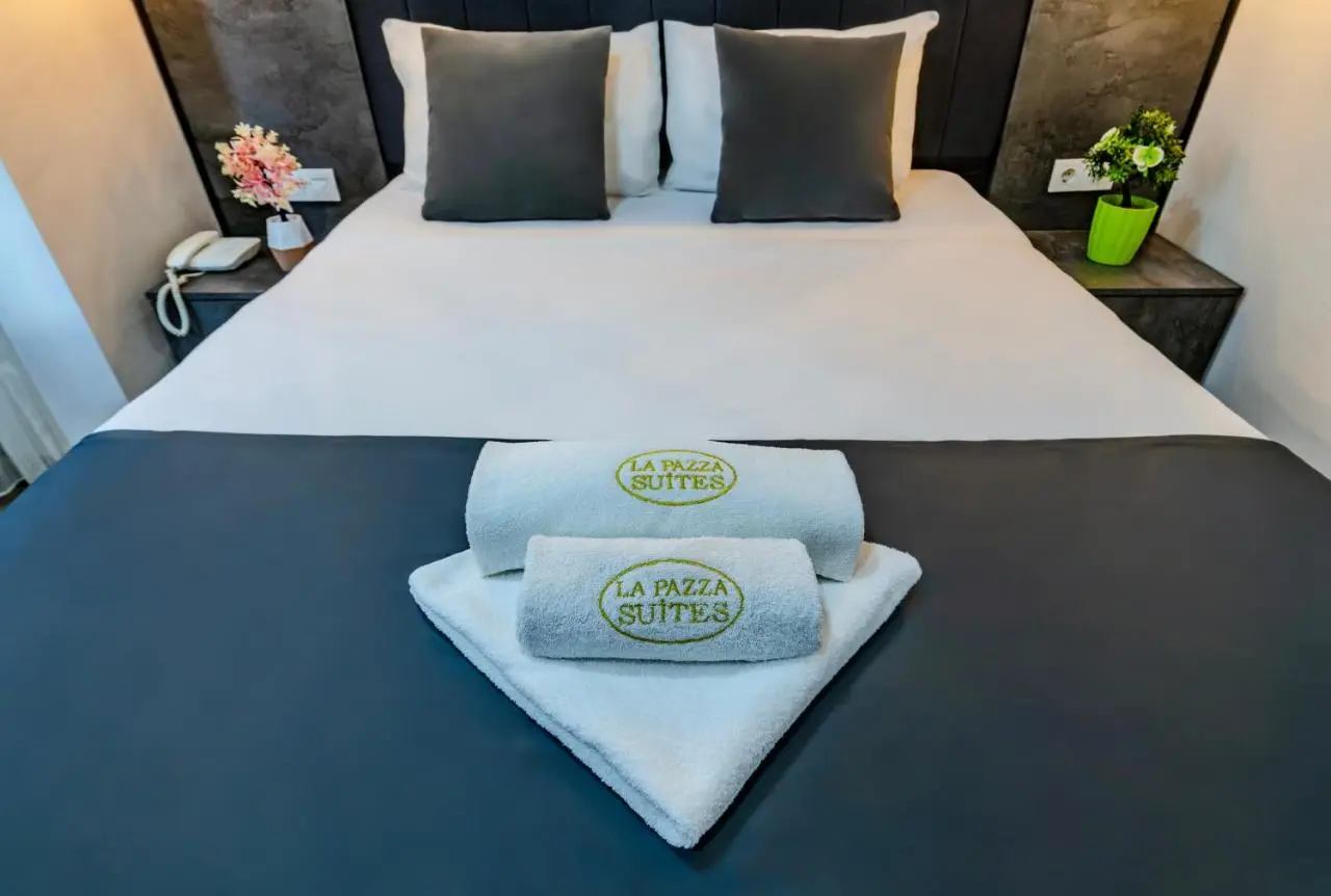 La Pazza Suites