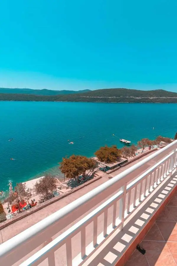 Villa Raguž sa Privatnom plažom i Garažom