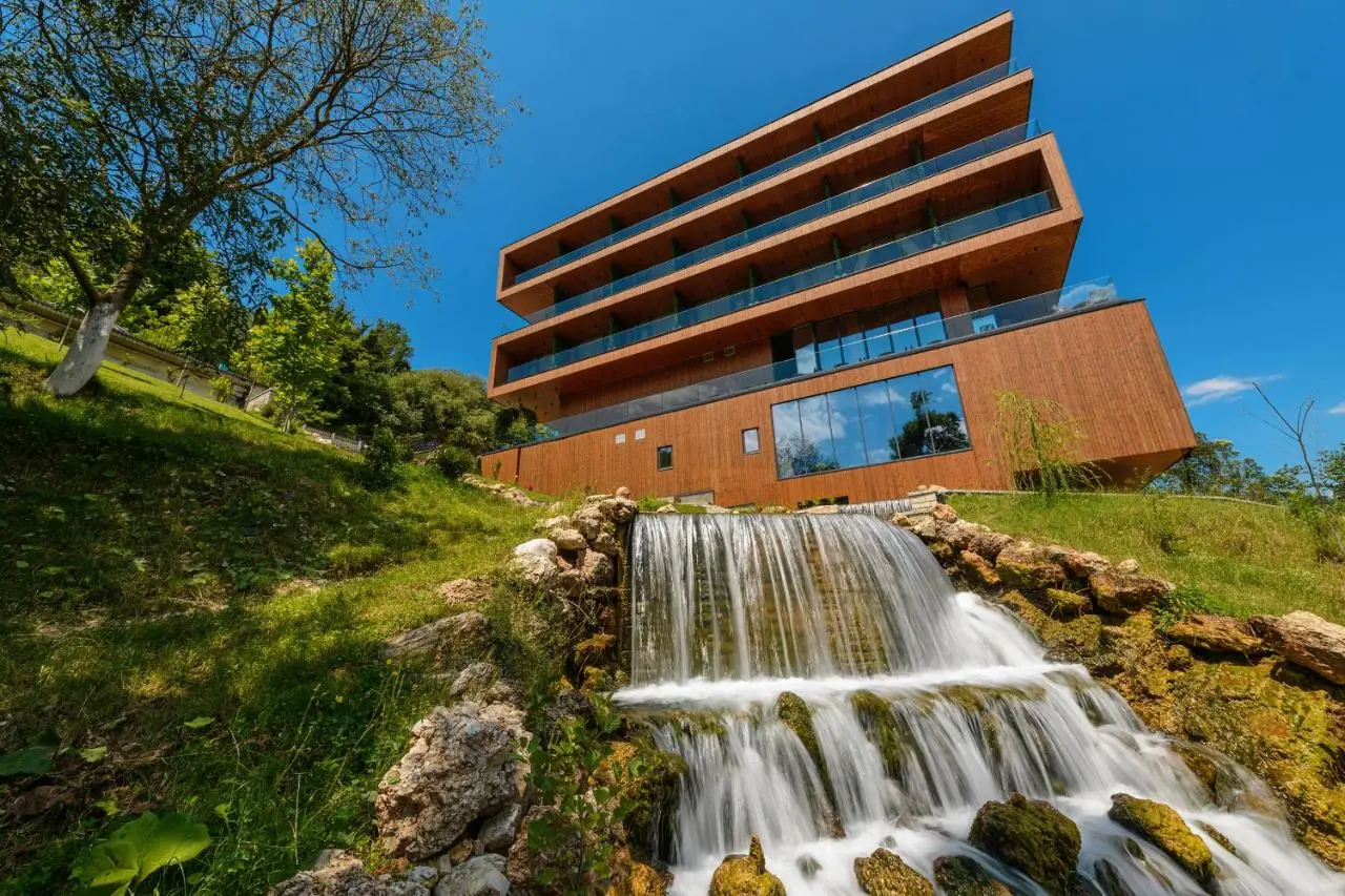 Hotel Uji Ftohte Tepelene