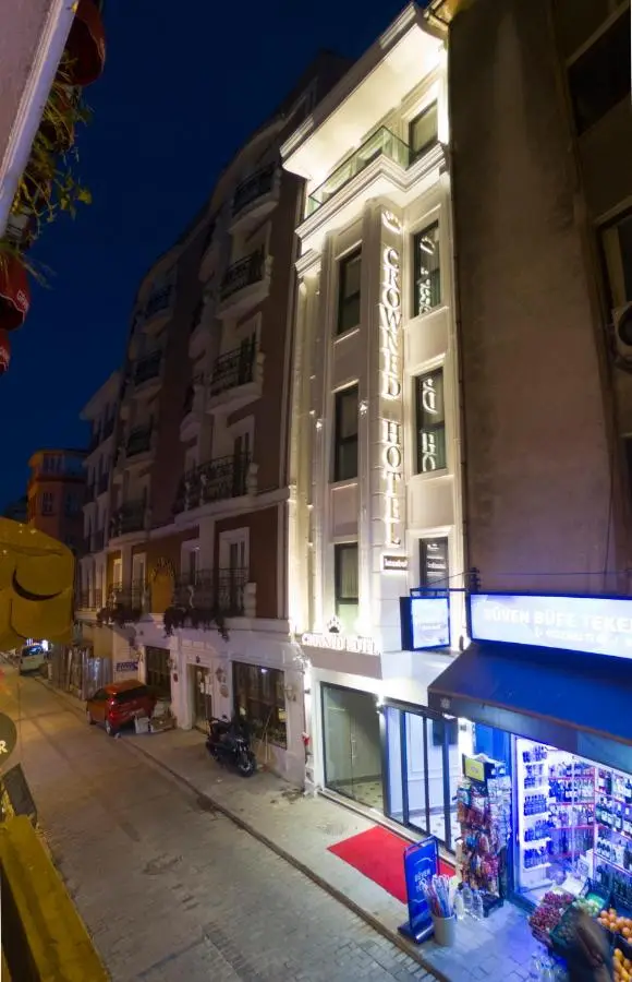 Crowned Hotel