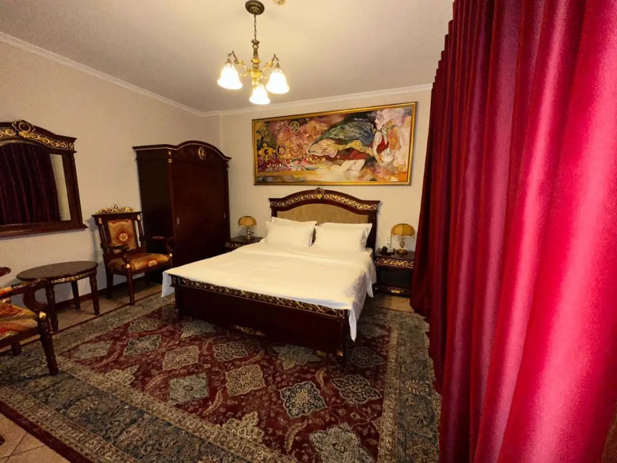 Dinasty Hotel