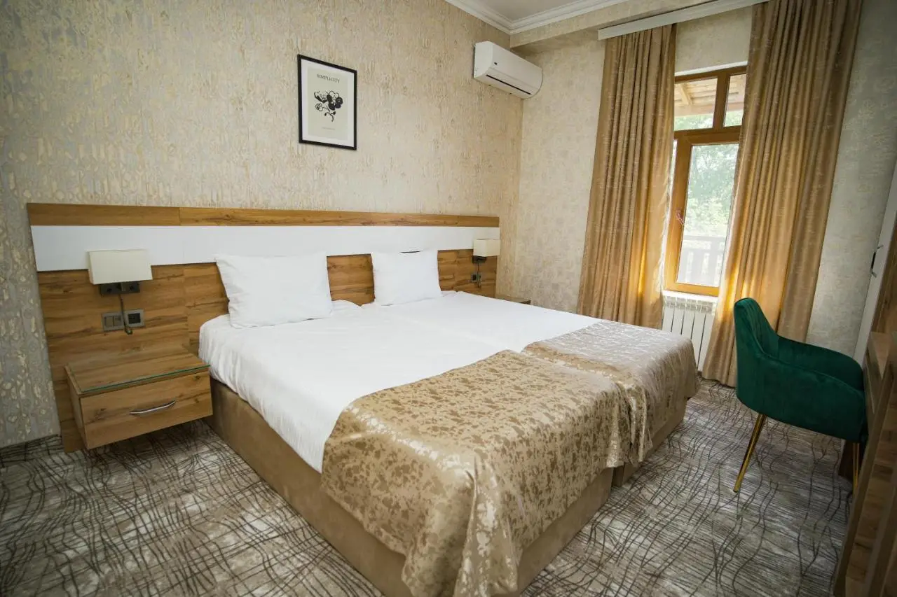 LakeSide Hotel & Spa