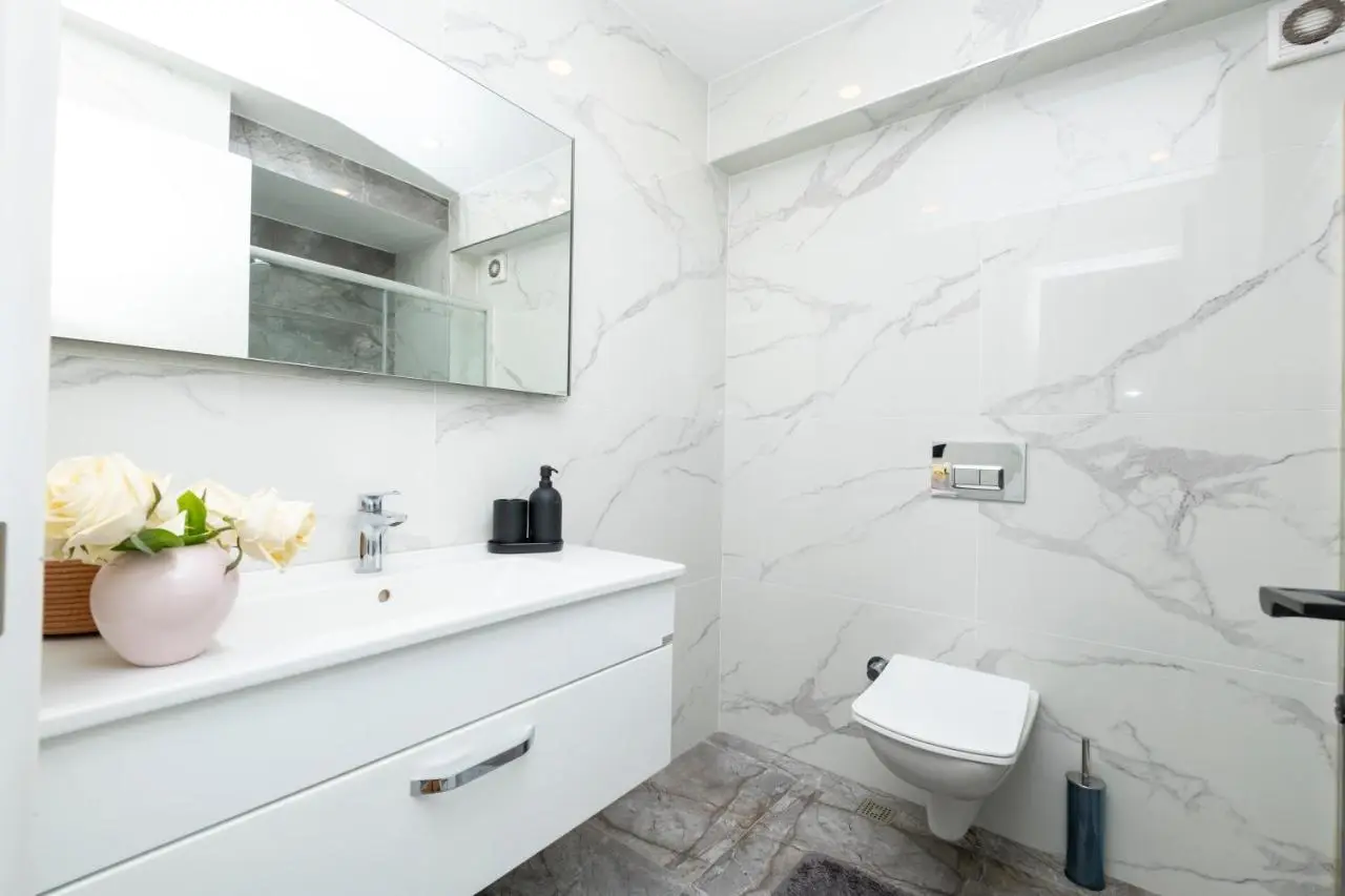 Sea View Two-Bedroom Suite in Managed Residence - Parking and Elevator
