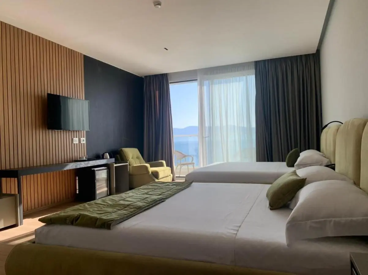 Grand Mirage