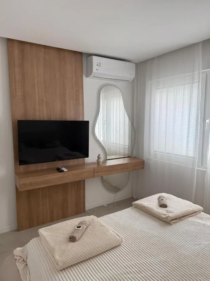 Apartment 528