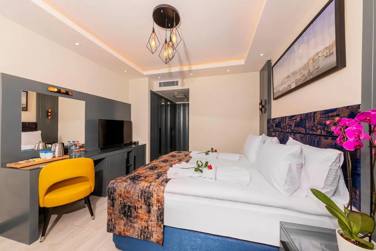 The Magnaura Palace Hotel