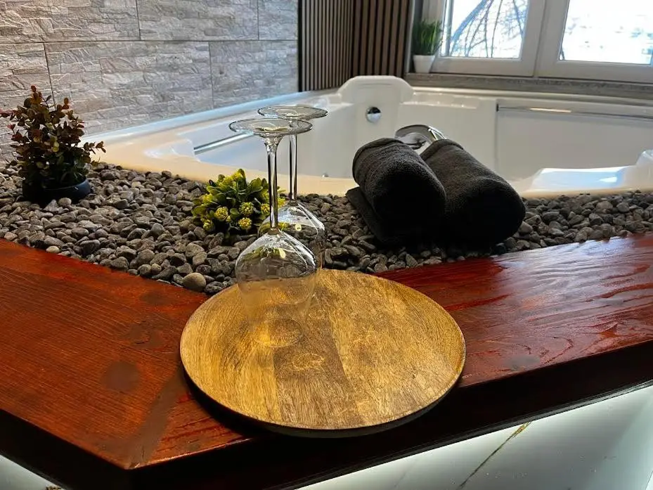 Royal Town- Luxury Jacuzzi Suite