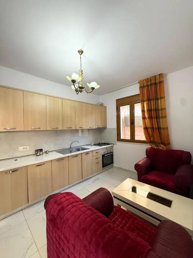 Villa Joli - Spacious Houses with Yard & Parking in Central Vlore