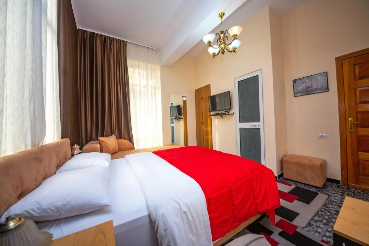 Hotel Pik Loti