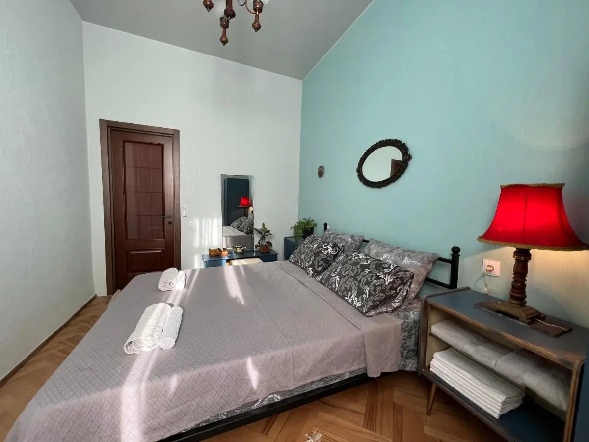 Lola Apartments TBS