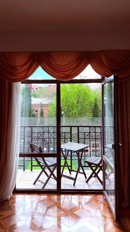 Spacious 2BR Apartment - Balcony & Prime Location