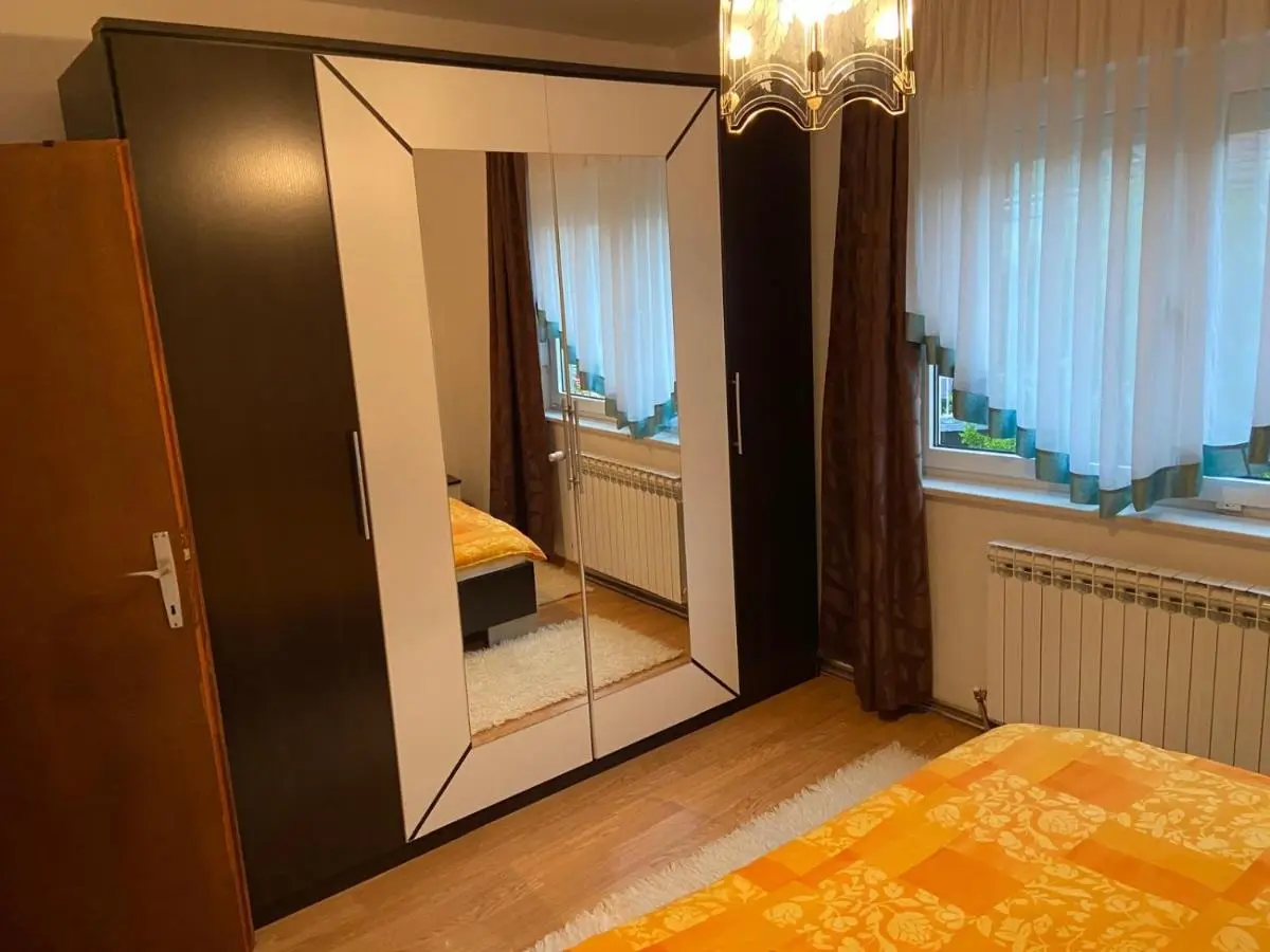 Idas Guesthouse - Kuća na jezeru - Haus am See - Privatunterkunft - Čelebići kod Konjica
