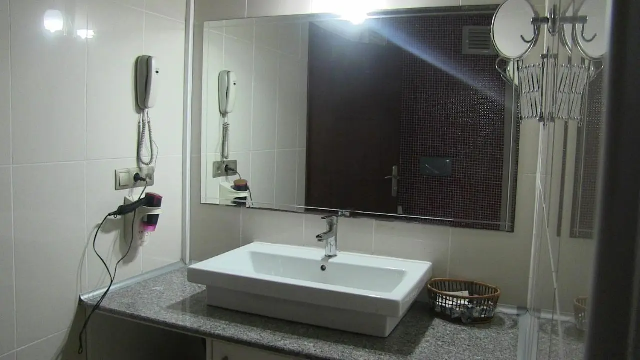 Paluri Otel Hopa